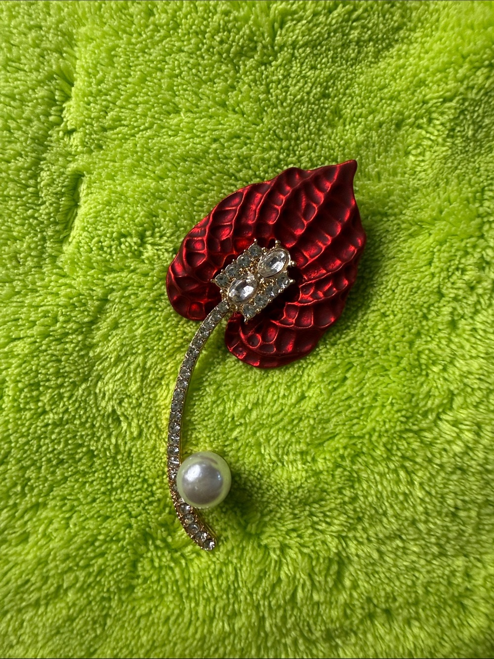 Red Leaf Crystal & Pearl Brooch - Elegant Women's Jewelry